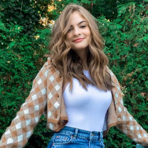 Meet your Posher, Helen - Picture 1 of 1